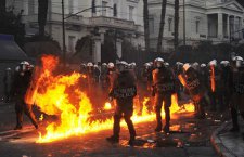 Athènes en feu, récupération politique à Paris