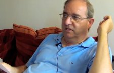 Jean Bricmont répond à Charlie Hebdo : « C’est l’extrême gauche de l’extrême droite »