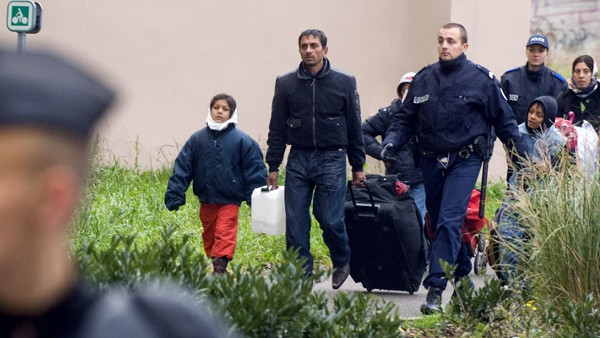 Soirée-débat : « Un racisme d’Etat à peine voilé : Chasse aux sans-papiers, Islamophobie, Romophobie » (19 décembre 2013)