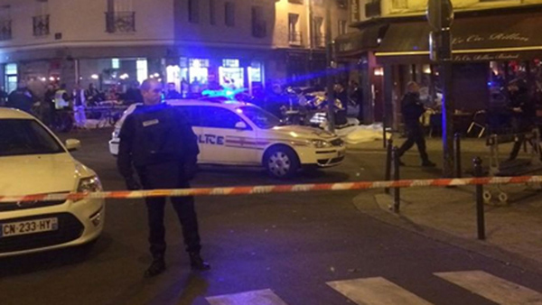 Série d’attentat à Paris et à Saint-Denis : plus de 120 morts – prise d’otage en cours au Bataclan – François Hollande décrète l’Etat d’Urgence