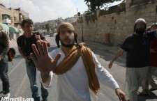 A Hébron, on n’arrête pas les juifs le samedi (Shabbat oblige), même quand ils agressent des palestiniens (972mag)