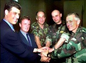 bernard-kouchner-hashim-thaci-280