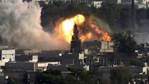 La Coalition bombarde Kobane