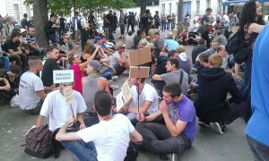 Plus de 300 manifestants sont présents