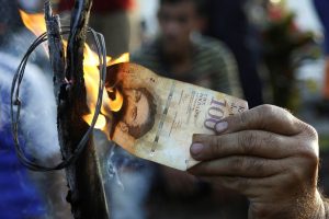 Bolivar billet 100 Maduro Venezuela 2017 1660% inflation mafia colombie